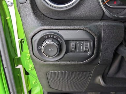 Used 2019 Jeep Wrangler Unlimited Sahara image 29