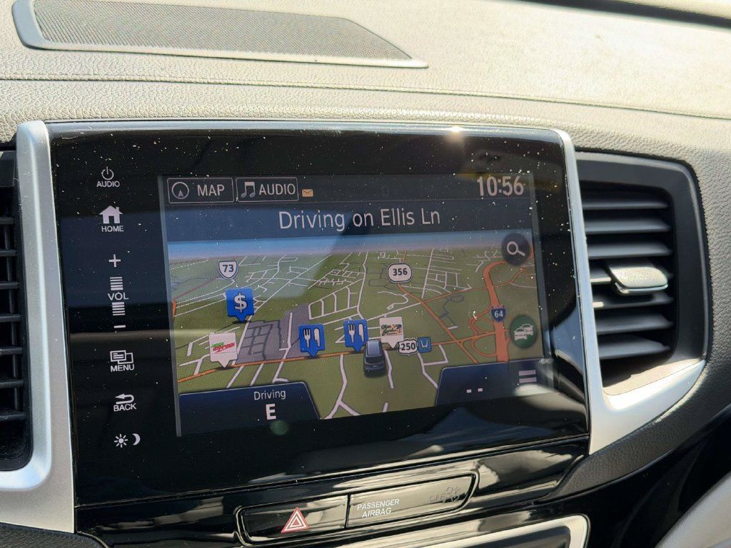 Used 2017 Honda Pilot Touring image 3