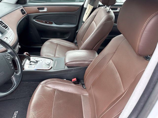 Used 2014 Hyundai Genesis 3.8 w/ Technology Package 03 RWD image 4