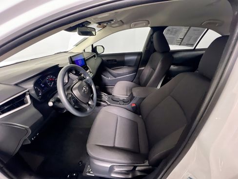 Used 2025 Toyota Corolla LE image 14