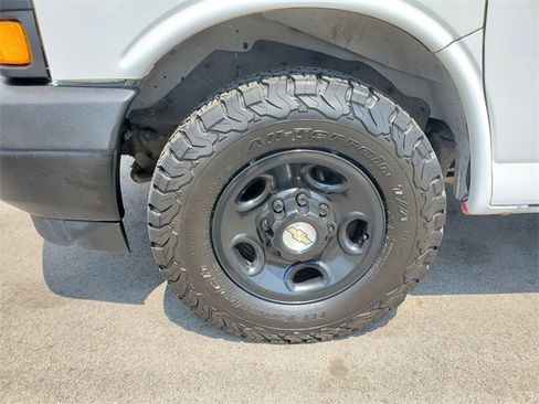 Certified 2023 Chevrolet Express 2500 Work Van w/ Driver Convenience Package image 4