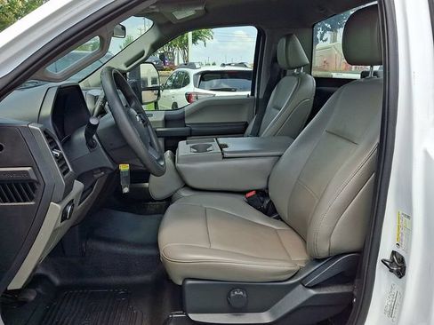 Used 2022 Ford F250 XL w/ Power Equipment Group RWD image 9