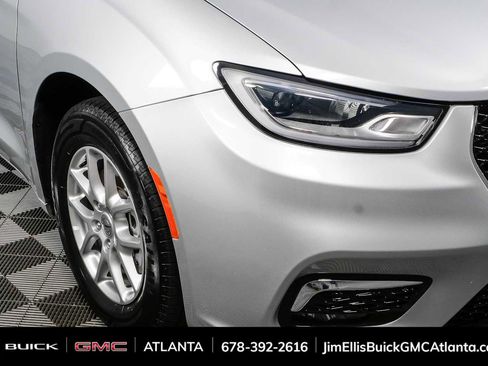 Used 2024 Chrysler Pacifica Touring-L FWD image 36