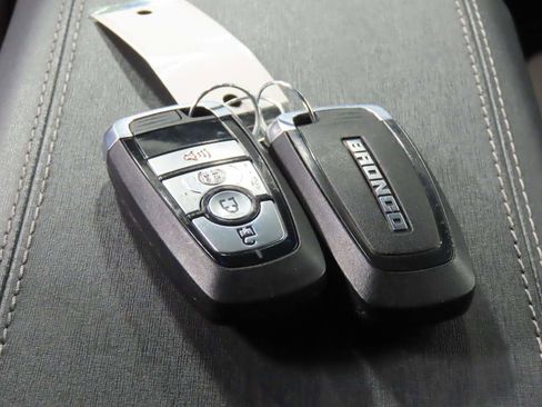 Used 2025 Ford Bronco Outer Banks AWD/4WD image 18