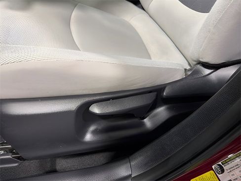 Used 2022 Toyota Corolla LE image 12