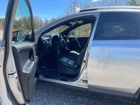Used 2018 Toyota RAV4 SE w/ Power Extra Value Package AWD/4WD image 9