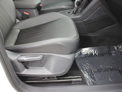 Used 2023 Volkswagen Tiguan SE image 31