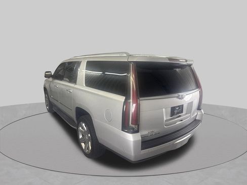 Used 2018 Cadillac Escalade ESV Luxury RWD image 6