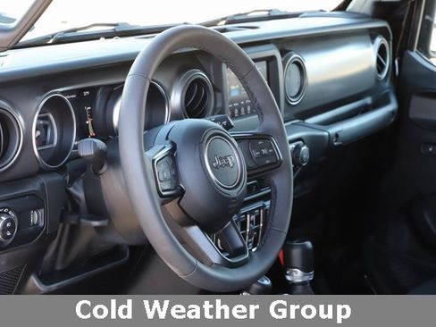 Used 2023 Jeep Gladiator Sport image 12
