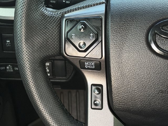 Used 2022 Toyota Tacoma TRD Off-Road AWD/4WD image 12