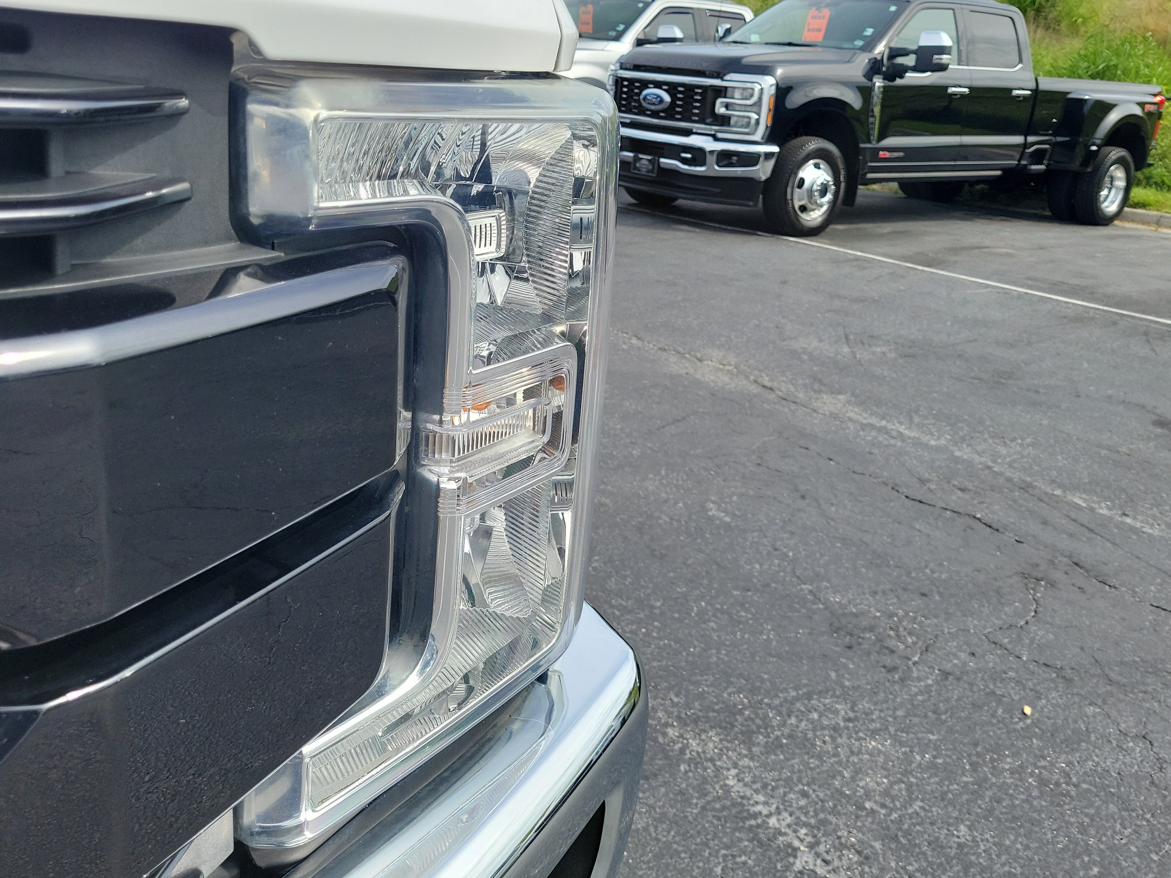 Used 2019 Ford F250 XLT w/ XLT Value Package AWD/4WD image 3