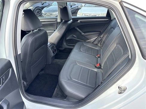 Used 2017 Volkswagen Passat 1.8T SE image 17