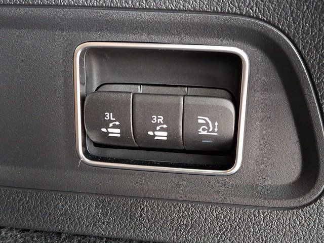 Used 2026 Mercedes-Benz GLS 450 4MATIC image 37