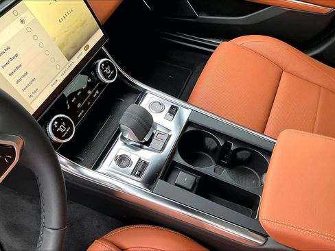 Used 2024 Jaguar XF R-Dynamic SE AWD/4WD image 16