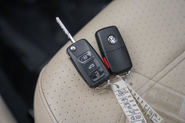 Used 2016 Volkswagen Passat 1.8T SE FWD image 40