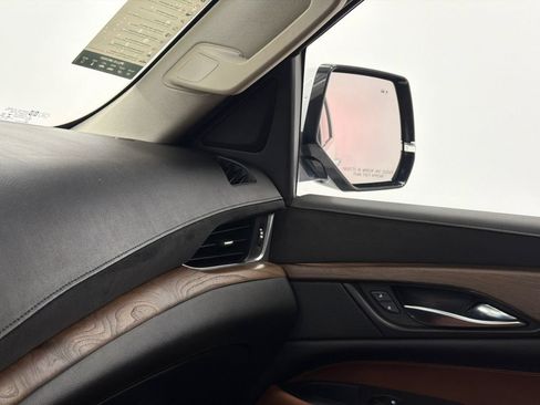Used 2018 Cadillac Escalade Luxury RWD image 35