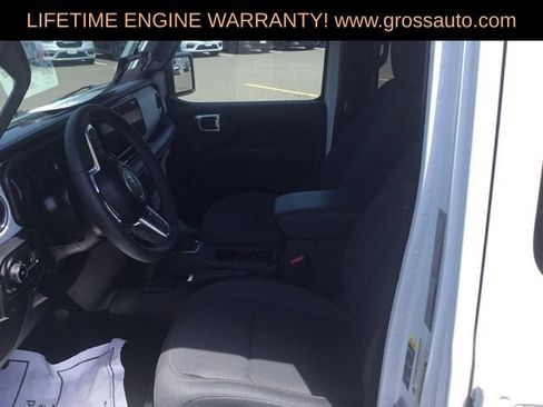 Used 2026 Jeep Wrangler Unlimited Sahara AWD/4WD image 19