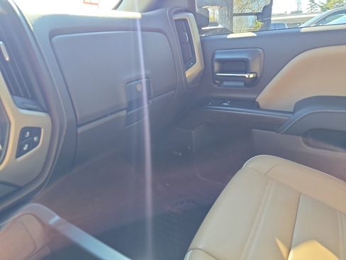 Used 2017 GMC Sierra 2500 Denali w/ Duramax Plus Package AWD/4WD image 33