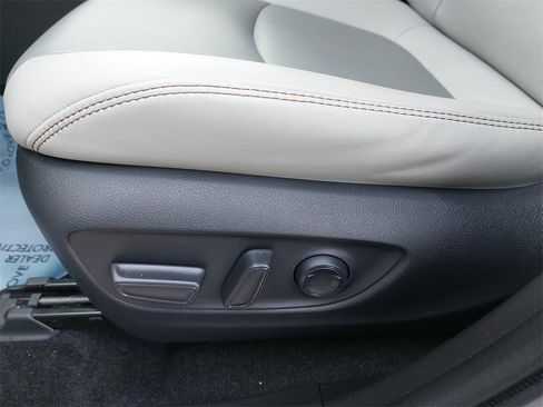 Used 2022 Toyota RAV4 XLE Premium image 29