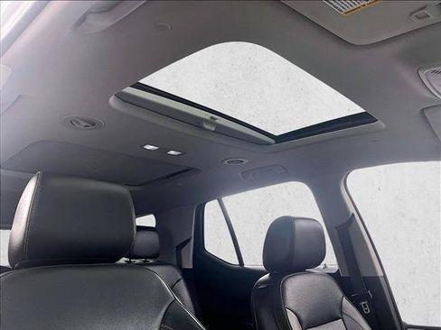 Used 2021 Chevrolet Traverse Premier w/ Redline Edition FWD image 17