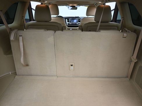 Used 2017 Toyota Highlander XLE image 18