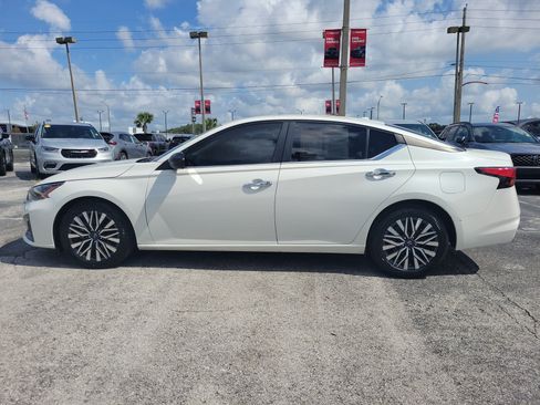 Certified 2024 Nissan Altima 2.5 SV FWD image 10