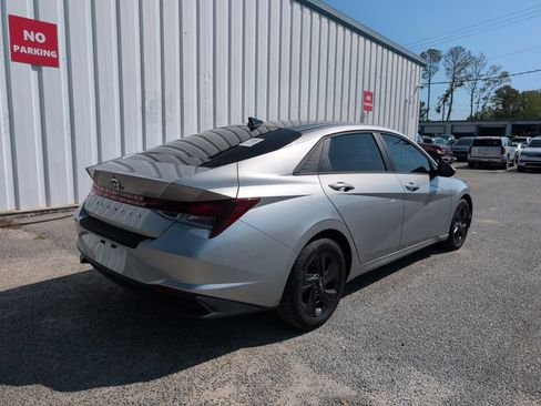 Used 2022 Hyundai Elantra SEL w/ Cargo Package FWD image 8