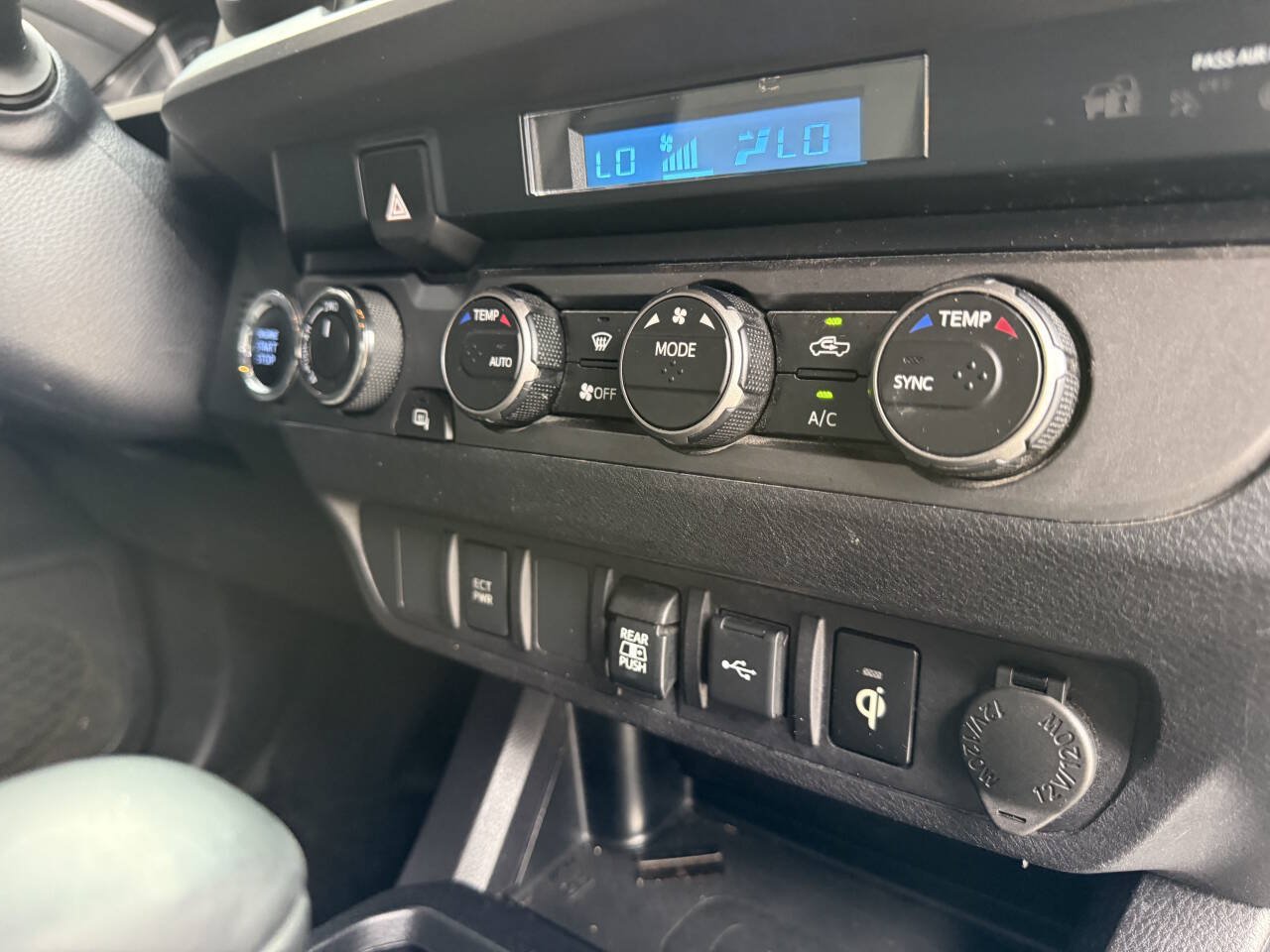 Used 2021 Toyota Tacoma TRD Off-Road AWD/4WD image 49