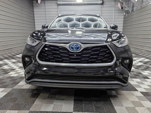 Used 2023 Toyota Highlander Limited AWD/4WD image 3