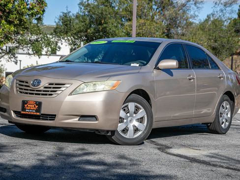 Used 2007 Toyota Camry LE image 1