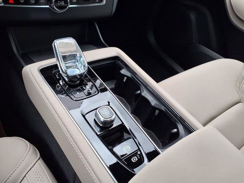 New 2026 Volvo XC90 B6 Plus w/ Protection Package Premier AWD/4WD image 14