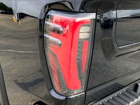 Used 2024 GMC Sierra 2500 AT4 w/ AT4 Premium Plus Package AWD/4WD image 26