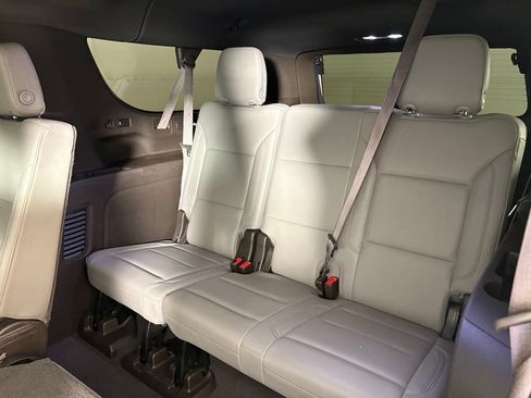 Used 2021 Chevrolet Suburban LT w/ Luxury Package AWD/4WD image 38