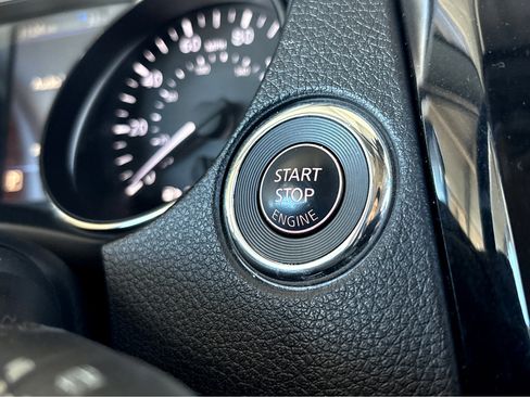 Used 2022 Nissan Rogue Sport SV image 5