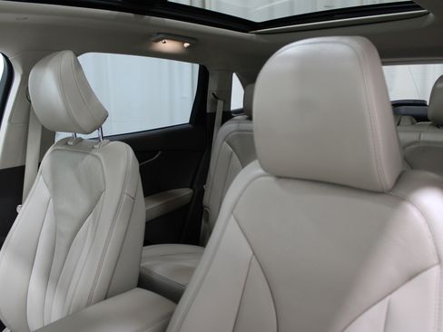 Used 2023 Lincoln Nautilus Reserve w/ Equipment Group 201A image 5