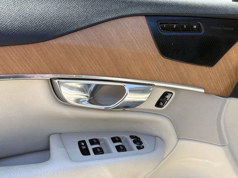 Used 2022 Volvo XC90 T6 Momentum w/ Advanced Package image 11