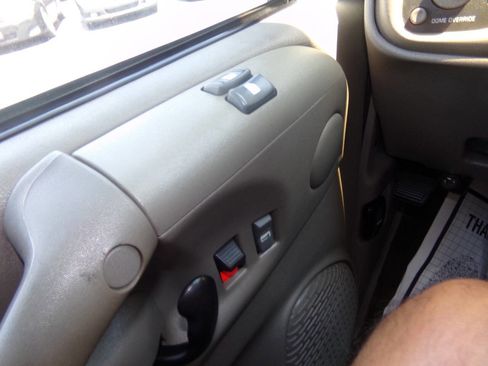 Used 1998 Chevrolet Astro w/ Convenience Group image 59