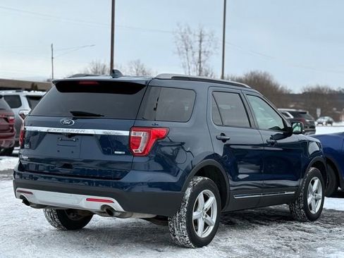 Used 2017 Ford Explorer XLT image 34
