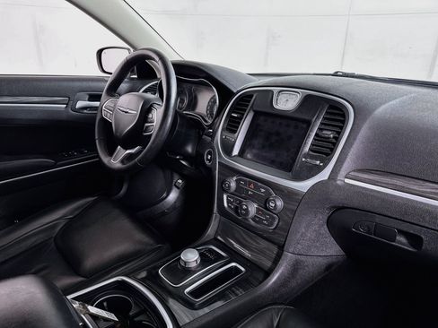 Used 2019 Chrysler 300 Touring L w/ Quick Order Package 22F AWD/4WD image 29
