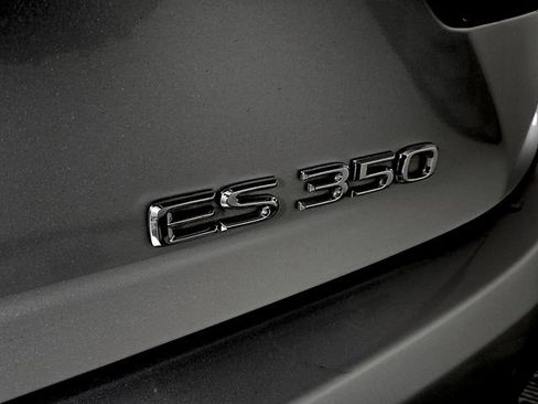 Used 2018 Lexus ES 350 w/ Luxury Package w/Wood Trim image 32