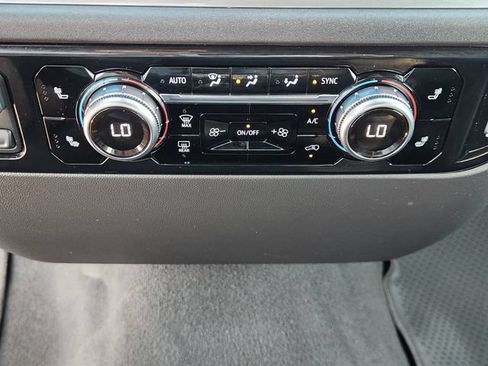 Certified 2025 GMC Sierra 1500 SLT AWD/4WD image 18