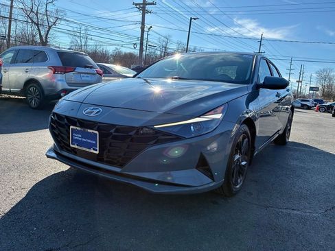 Used 2022 Hyundai Elantra SEL w/ Convenience Package image 3