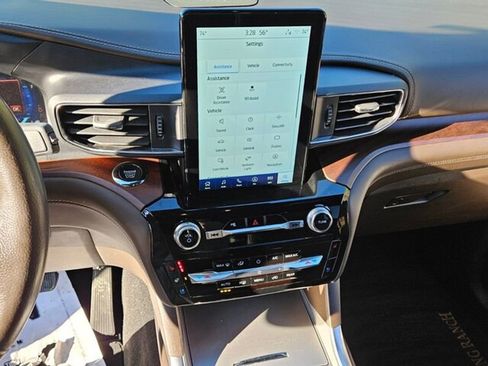 Used 2024 Ford Explorer King Ranch w/ Technology Package image 19