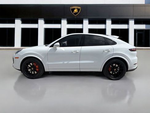 Used 2020 Porsche Cayenne Turbo image 2