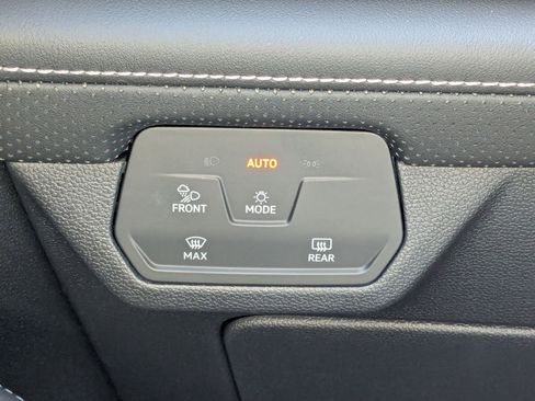 New 2026 Volkswagen Atlas SE image 17