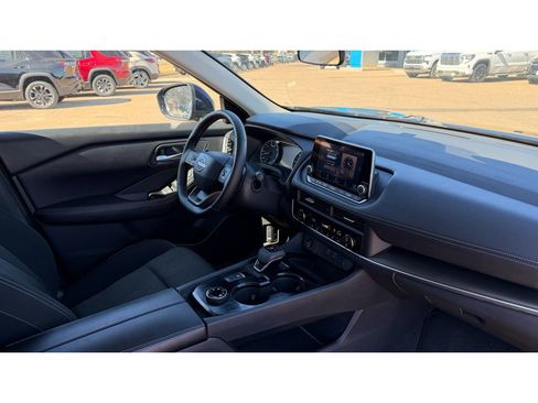 Used 2025 Nissan Rogue SV image 12