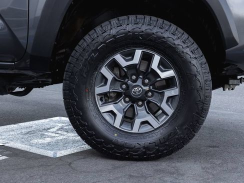 Certified 2023 Toyota Tacoma TRD Off-Road w/ Black Out Package (TMS) AWD/4WD image 4