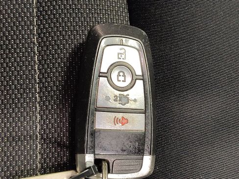 Used 2017 Ford Edge SE image 32