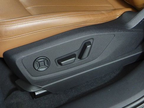 Used 2024 Audi Q8 e-tron Premium Plus w/ Premium Plus Package image 23