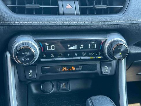 Used 2025 Toyota RAV4 XLE image 33